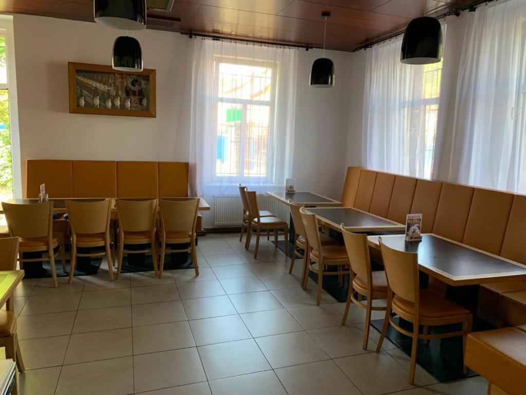 Pivovar Maly Janek - Restaurace, Penzion A Stany Jince Exterior foto