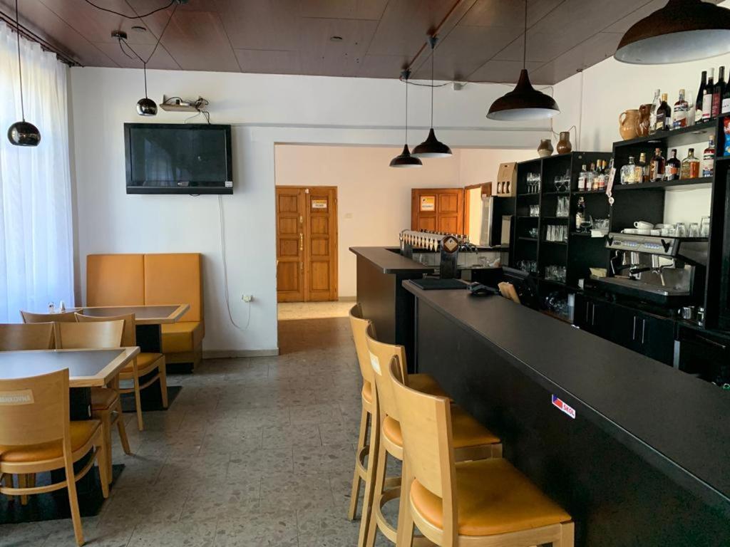 Pivovar Maly Janek - Restaurace, Penzion A Stany Jince Exterior foto